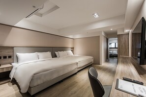 ألحفة محشوة بالريش وعناصر مجانية داخل الميني بار وستائر تعتيم