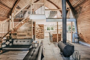 Villa (1 Bedroom) | Living room | Fireplace - 78mbr - Wood Stove - Wifi - Pets Ok - BBQ - Sleeps 6 (Deming)