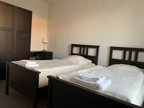 Business Apartment | 2 bedrooms, hypo-allergenic bedding, desk, laptop workspace