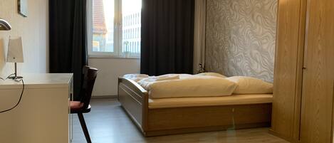 Appartamento Business | 2 camere, biancheria da letto ipoallergenica, una scrivania