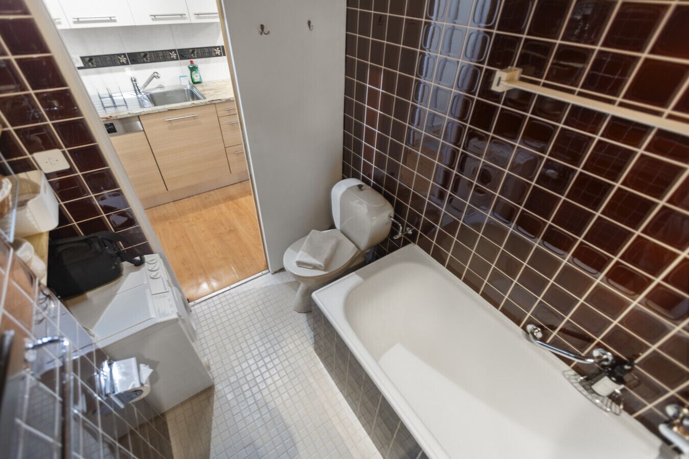 Sèche-cheveux, serviettes fournies