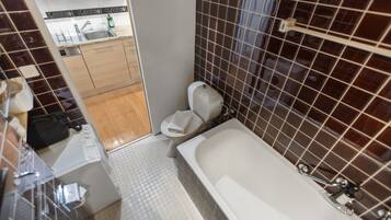 SĂšche-cheveux, serviettes fournies