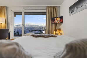 Desk, iron/ironing board, free WiFi, bed sheets