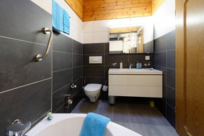 Séchoir à cheveux, serviettes fournies