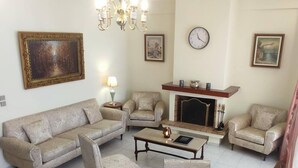 Apartment, 2 Queen Beds | Living room - Mando Patrasso - A Classical Apartment in Patras (Patras)