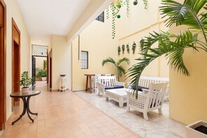 32-inch Smart TV with digital channels, TV, Netflix - Hotel Anabella (Santo Domingo)