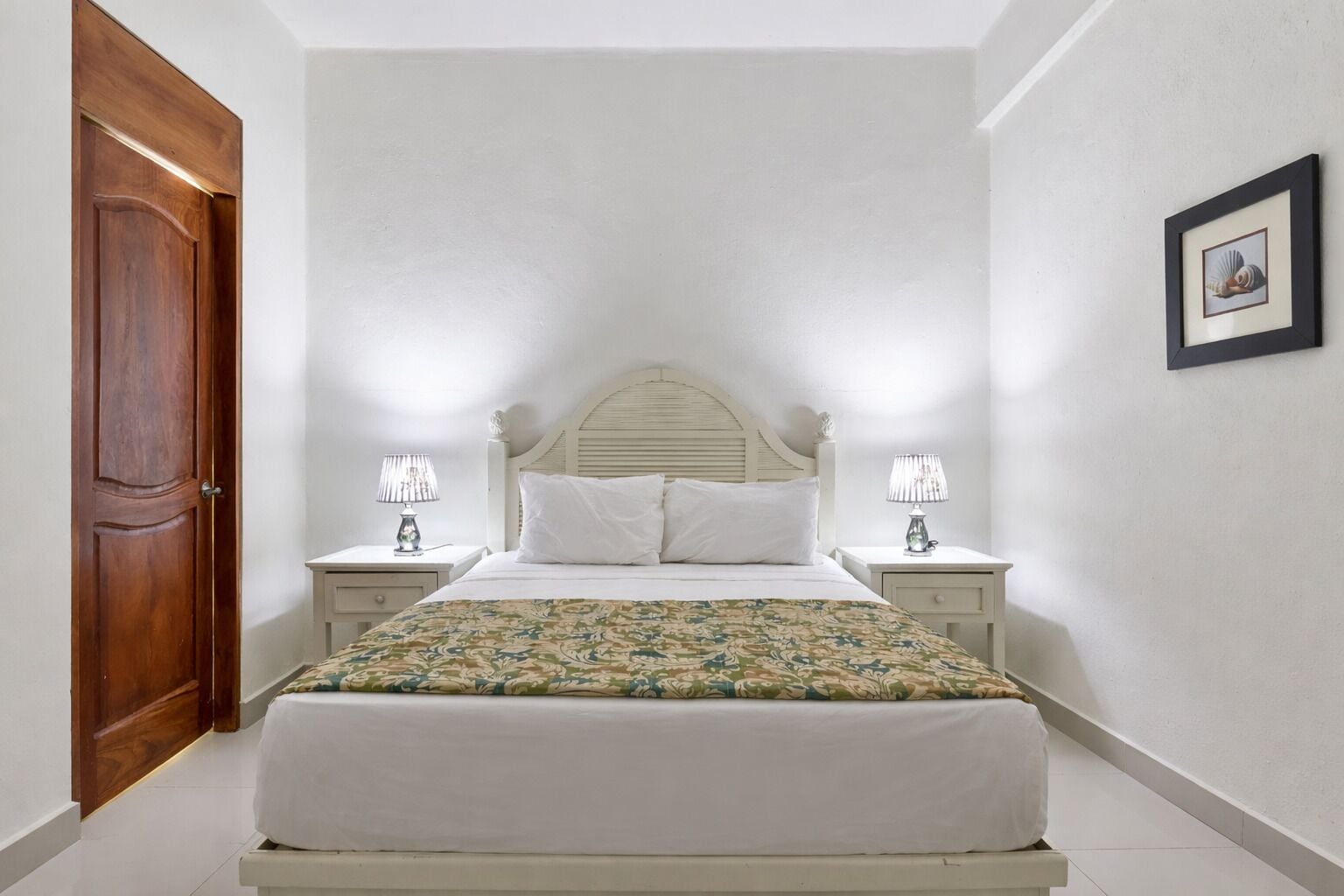 Comfort Room, 1 Queen Bed | Down duvets, desk, laptop workspace, blackout curtains