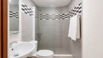 Shower, hydromassage showerhead, free toiletries, hair dryer