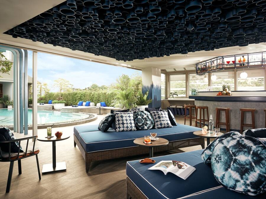 Bar junto a la piscina