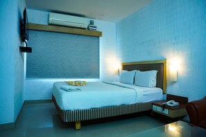 Deluxe Double Room | Bed sheets - Hotel SSV Grand (Hyderabad)