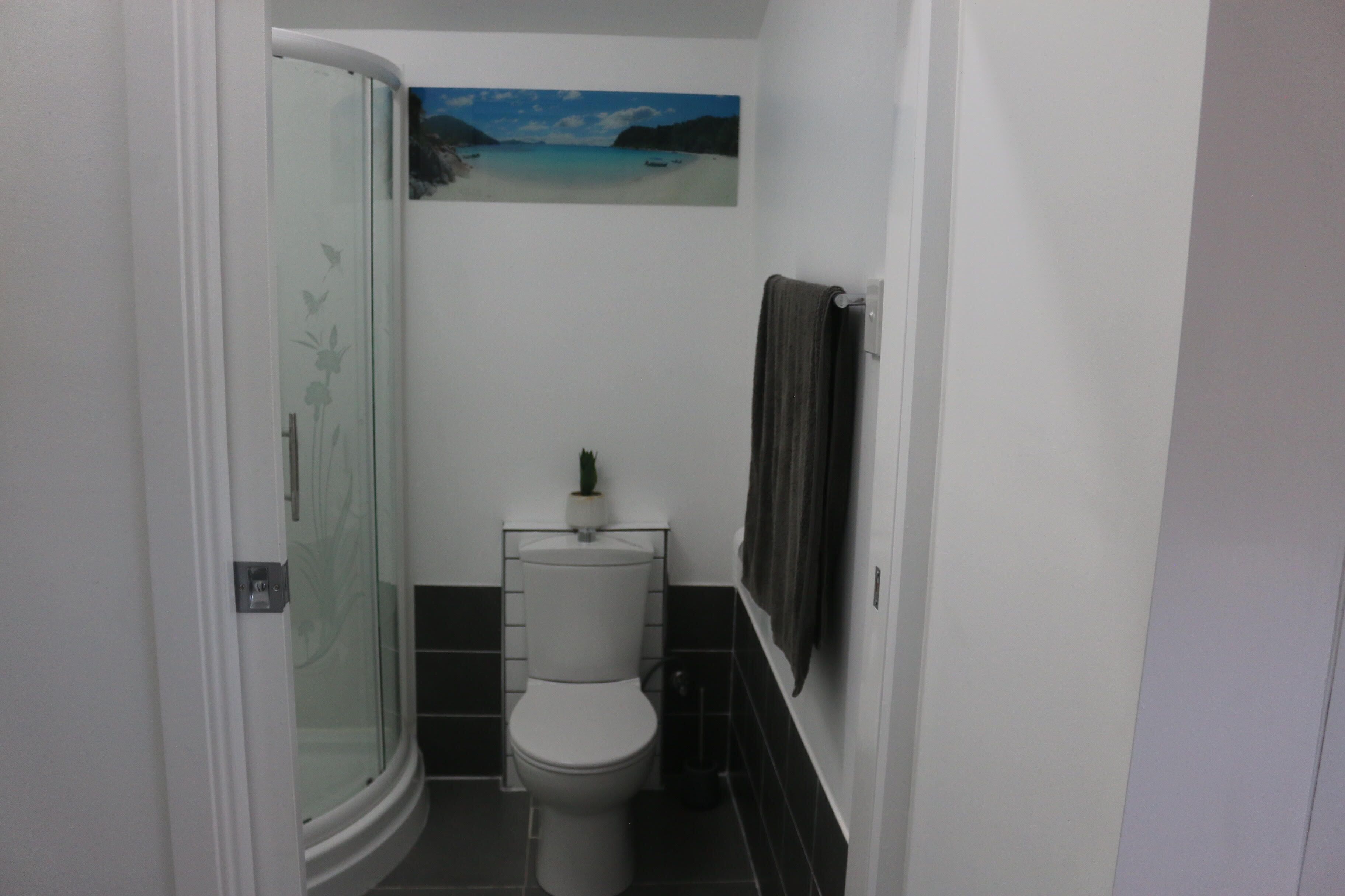 Dusche, Haartrockner, Handtücher, Seife