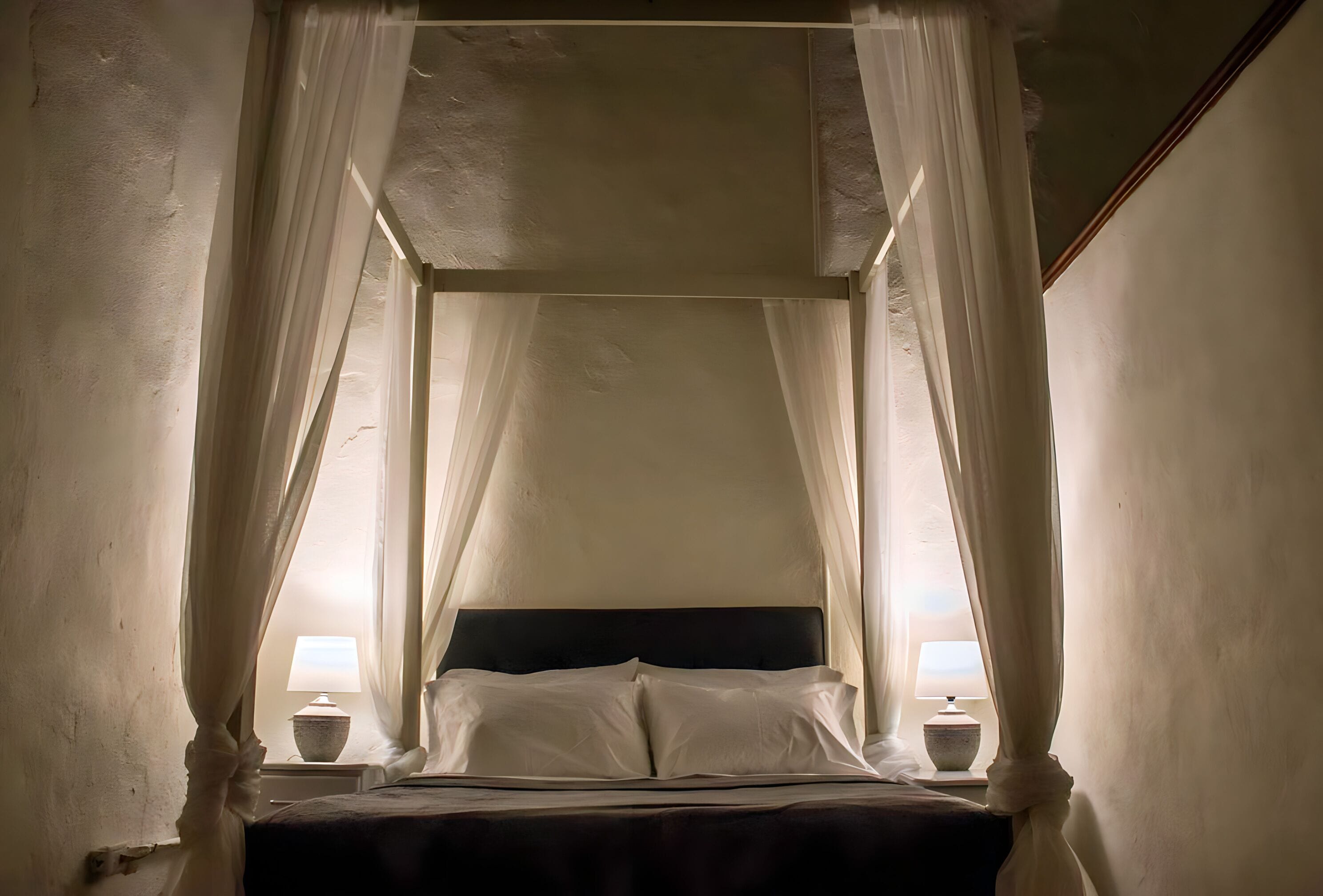 Desk, laptop workspace, free WiFi, bed sheets