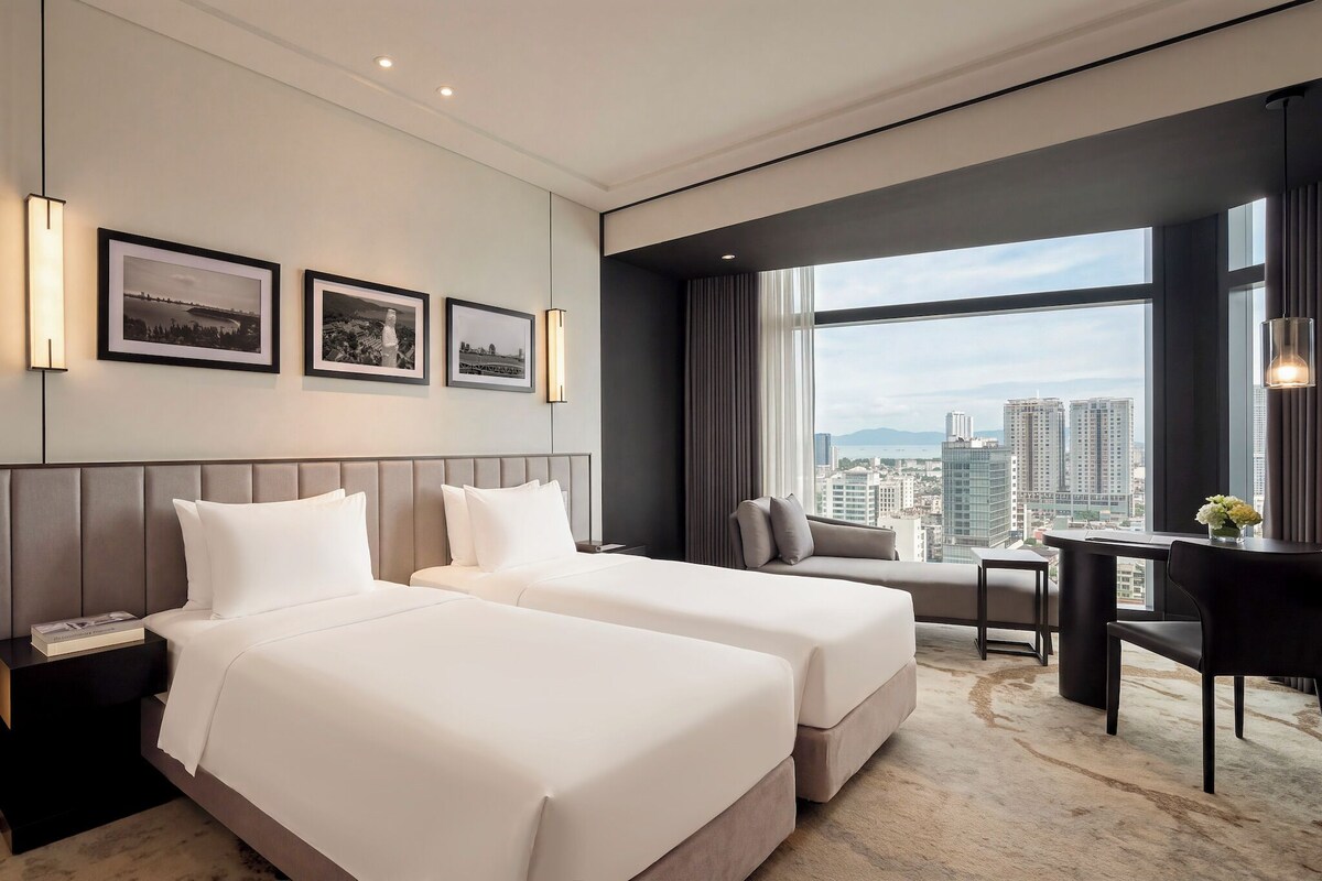 Egyptian cotton sheets, premium bedding, pillow-top beds, in-room safe