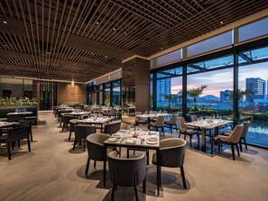 Restaurant - Crowne Plaza Danang City Centre by IHG (Da Nang)