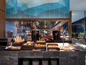 Daily buffet breakfast for a fee - Crowne Plaza Danang City Centre by IHG (Da Nang)