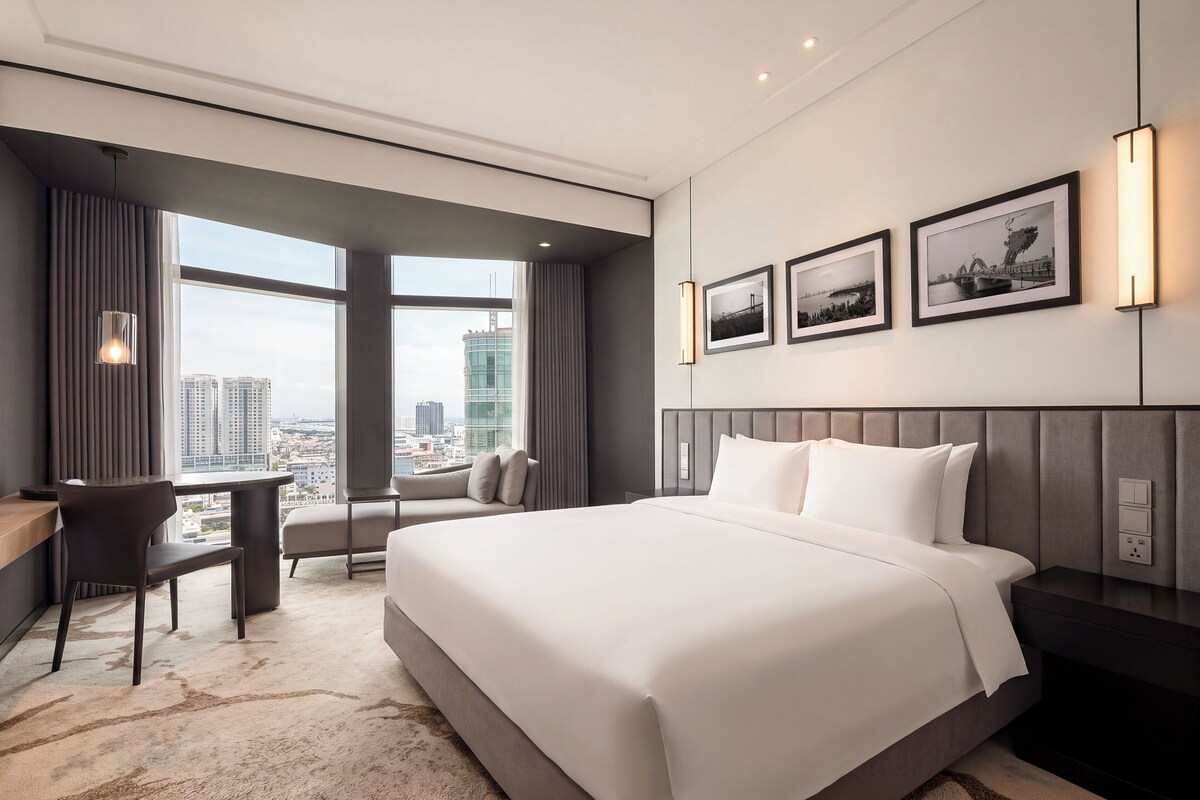 Egyptian cotton sheets, premium bedding, pillow-top beds, in-room safe