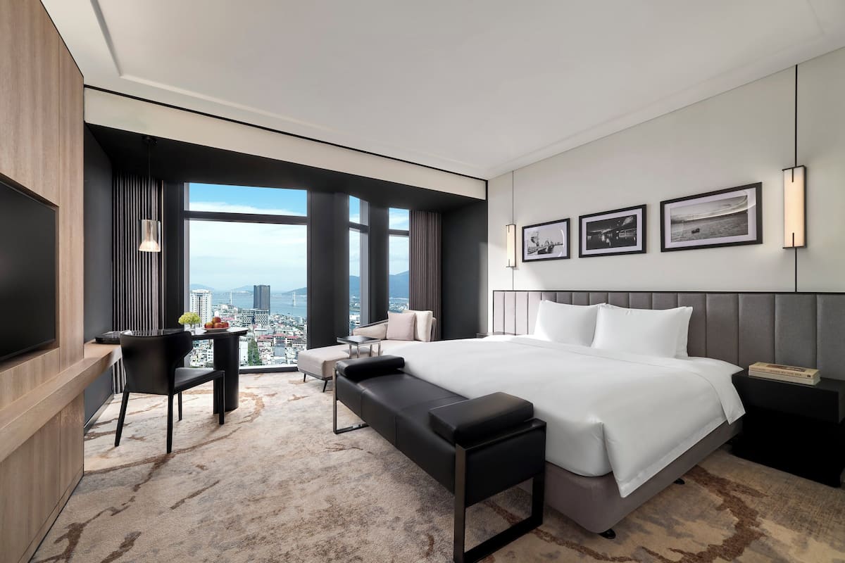 Egyptian cotton sheets, premium bedding, pillow-top beds, in-room safe