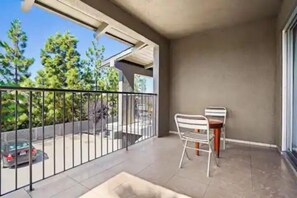 Family Room | Terrace/patio - Mission Peak Lodge (Fremont)