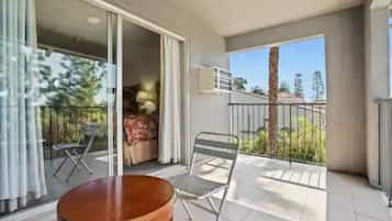 Family Room | Terrace/patio