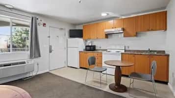 Habitación estándar | Cocina privada | Cafetera o tetera