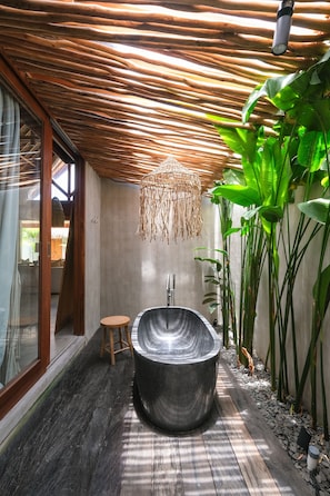Villa Confort, 1 chambre, vue piscine | Salle de bain | Articles de toilette gratuits, sèche-cheveux, serviettes fournies