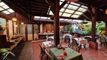 Free daily buffet breakfast