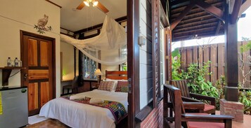 Deluxe Garden Rooms | In-room safe, desk, blackout drapes, iron/ironing board