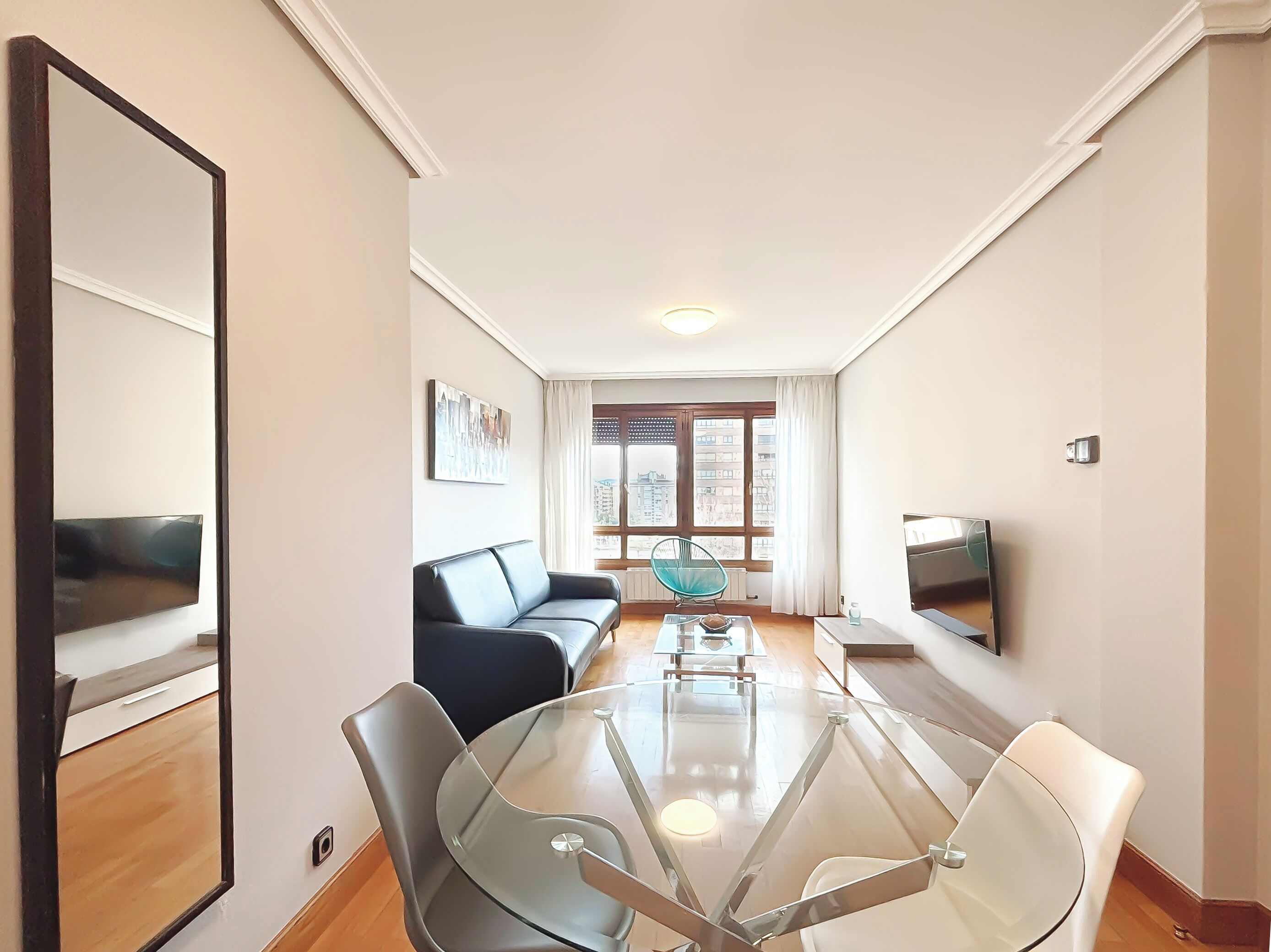 Apartamento de 2 habitaciones | Living room | 32-inch LCD TV with digital channels, TV