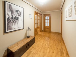 Apartamento de 4 habitaciones | 羽絨被、筆電工作空間、熨斗/熨衣板、隨行嬰兒床