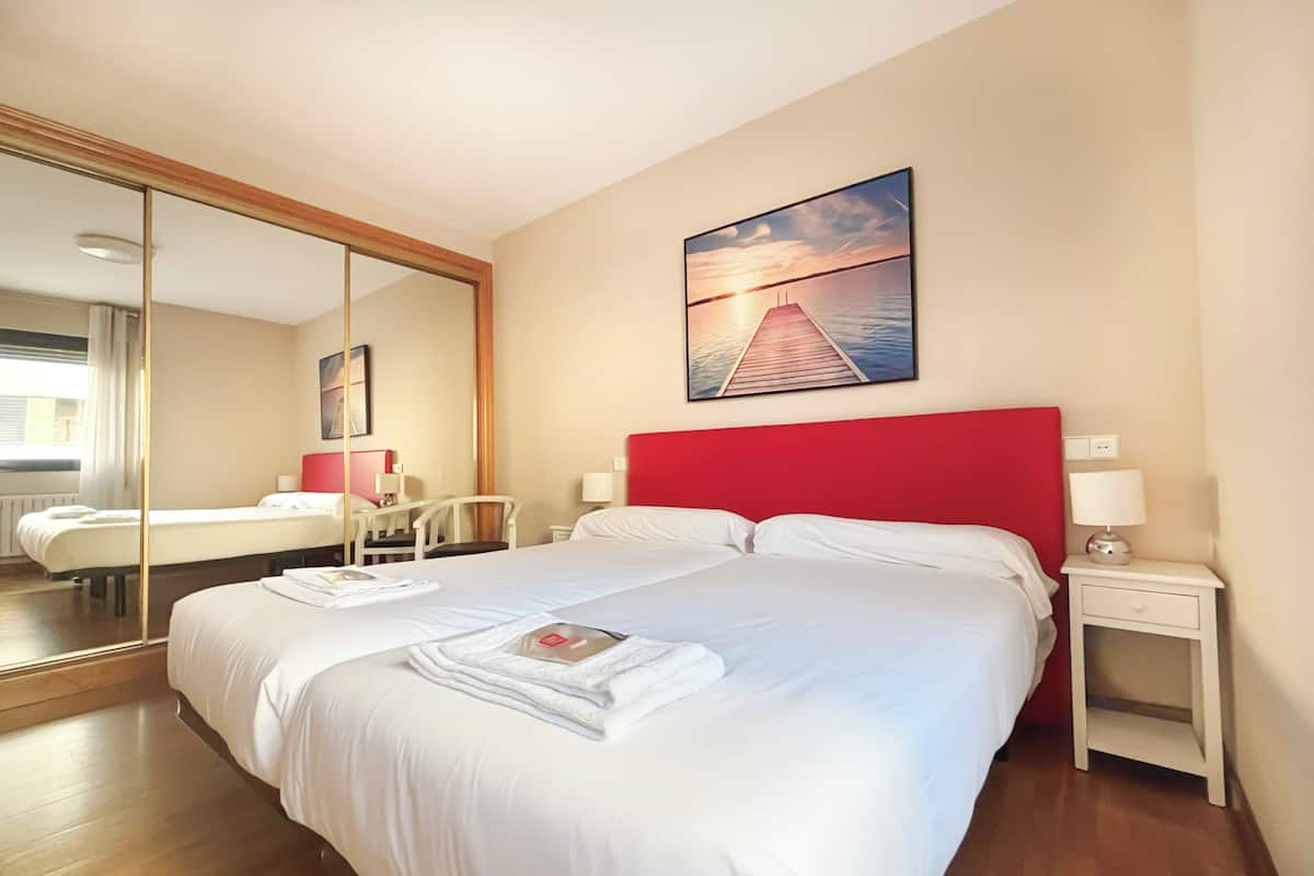 Apartamento de 2 habitaciones | 羽絨被、筆電工作空間、熨斗/熨衣板、隨行嬰兒床