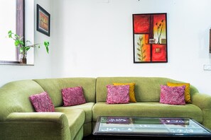 Lobby sitting area -  SKS Excel Inn (Gurugram)