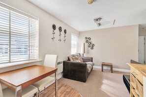 Living area - Garden Street Apartments (Derby)