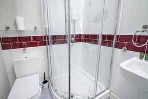 Appartement, 3 chambres | Salle de bain | Serviettes fournies