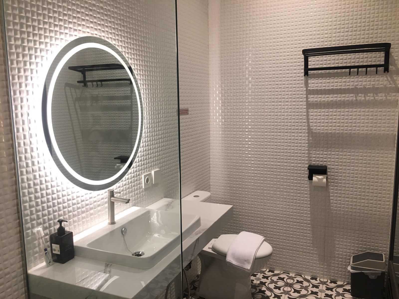 Shower, hydromassage showerhead, bidet, towels