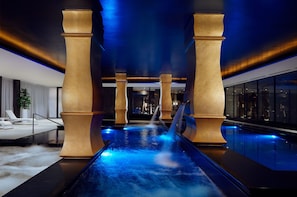 Piscine intérieure