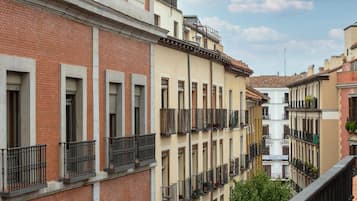 Studio Apartment with Balcony | Terrace/patio