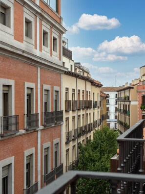 Studio Apartment with Balcony | Terrace/patio