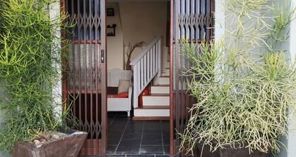 Entire pet friendly house, close to the river, beach, shops, restaurants, & more