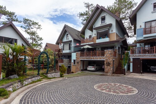 English cottage near Country Club and Camp John Hay