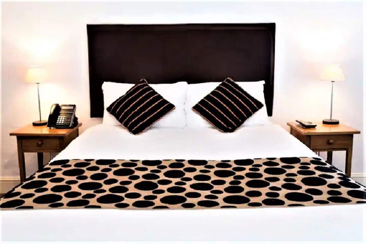 Habitación doble | Escritorio, espacio para trabajar con un portátil, cuna de viaje