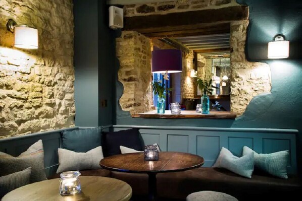 Bar (on property) - The Old Barn at the Dashwood Arms (Kidlington)