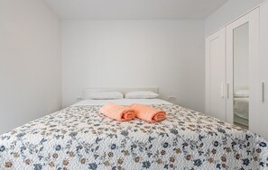 1 bedroom, travel cot, free WiFi, bed sheets