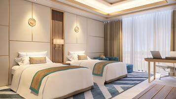 Royal Suite Two Bedrooms - Sea View | Minibaari, tallelokero huoneessa, pimennysverhot, silitysrauta/-lauta