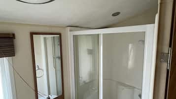 House, Multiple Beds | Bathroom | Shower, towels