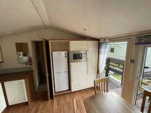 Private kitchen - 2-bedroom Parkhome in Uddingston, Glasgow (Glasgow)