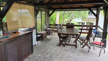 Casa, varias camas | Balcón