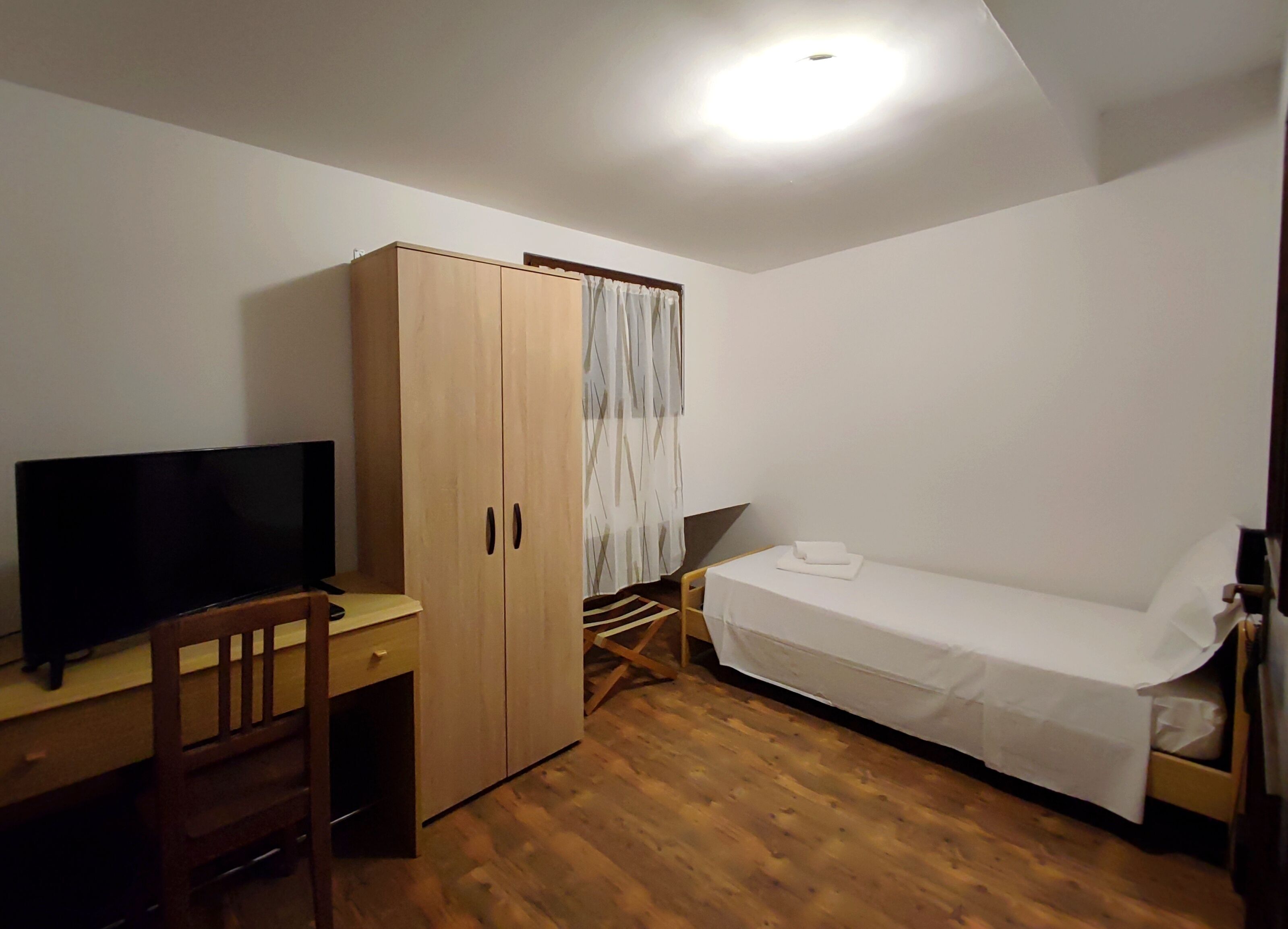 Free WiFi, bed sheets