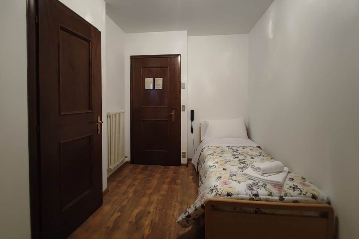 Economy Single Room | Free WiFi, bed sheets