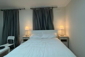 Bügeleisen/Bügelbrett, kostenloses WLAN, Bettwäsche