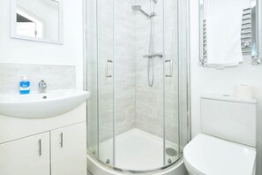 Habitación doble, baño en la habitación | Baño